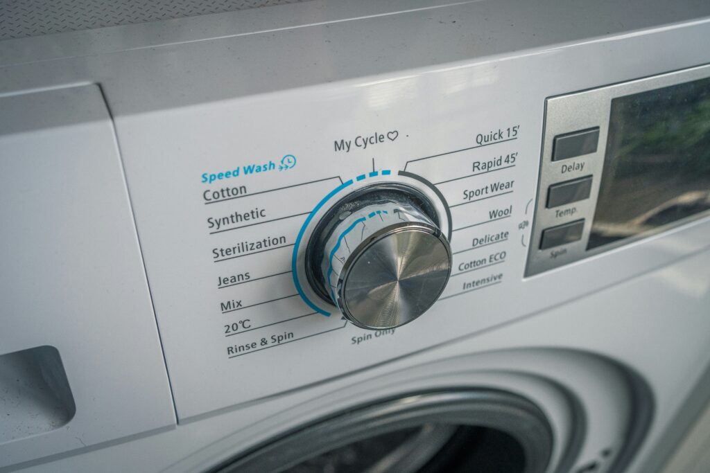 Draaiknop met wasprogramma's op een wasmachine